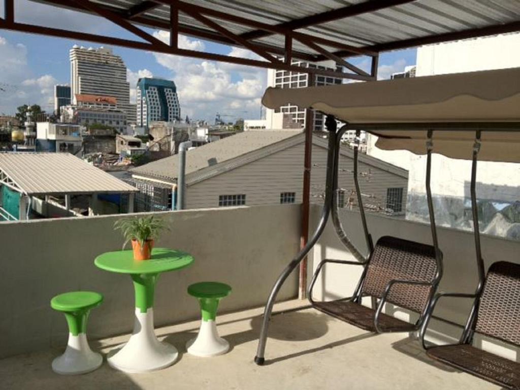 Mile Map Hostel Bangkok Exterior photo